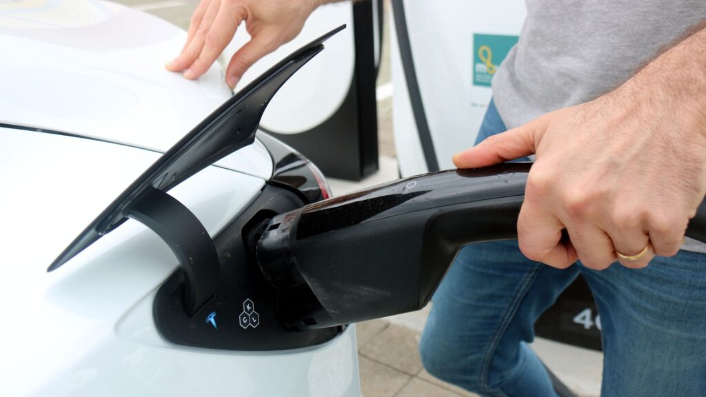 Per què surt més cara l'assegurança per a cotxes elèctrics? | automòbils, cotxe, electricitat, vehicles elèctrics