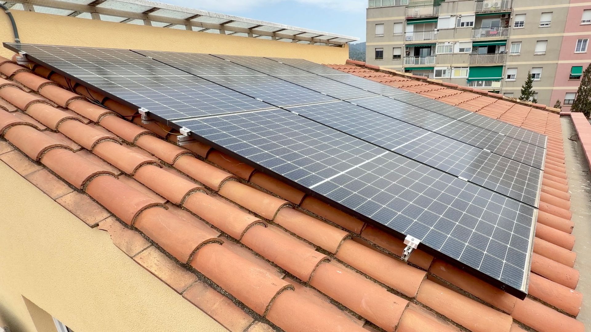 9 de cada 10 edificis amb certificat energètic suspenen en emissions de CO2 | contaminació atmosfèrica, energia