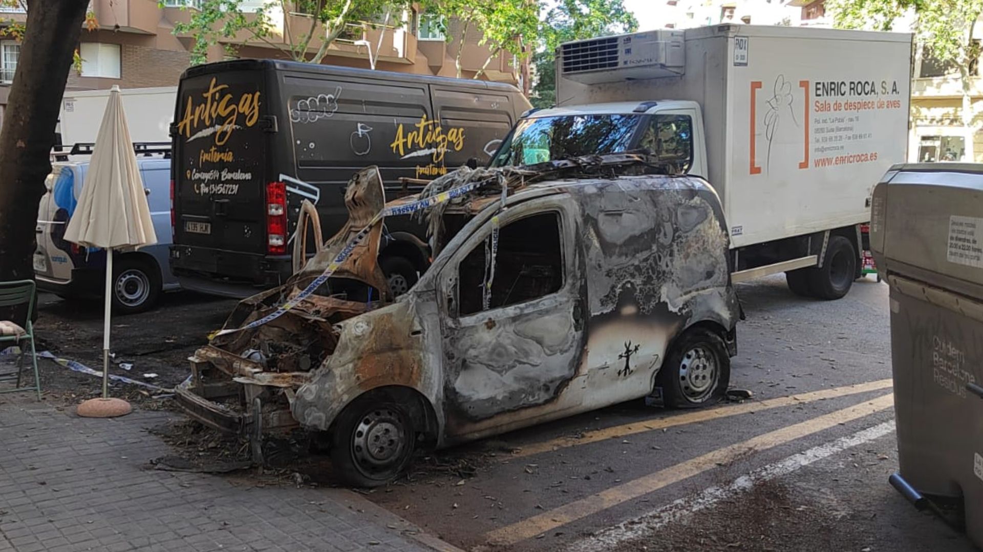 Continua la investigació per la crema de vehicles prop de la Sagrada Família | Guàrdia Urbana, Incendis, vehicles privats