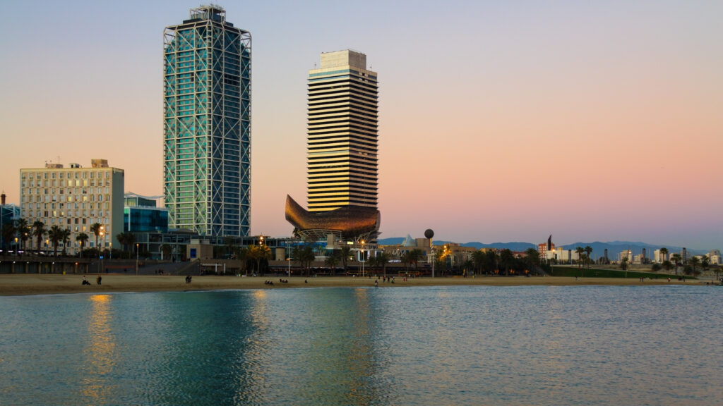 barcelona-flirteja-20-graus-nit-obre-portes-minima-tropical-2