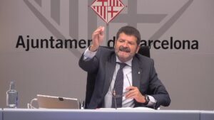 Albert Batlle esclata contra els sindicats municipals i els engega “a les escales”