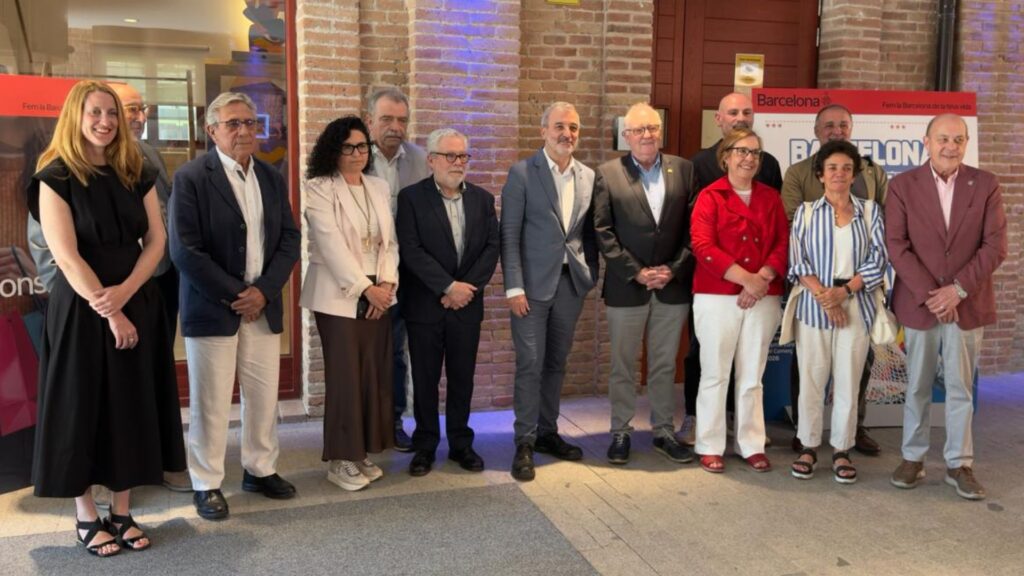 Tornen els Bonus Consum: 10 € per gastar a mercats municipals i botigues de barri | botigues, compres, eixos comercials, Jaume Collboni, mercats