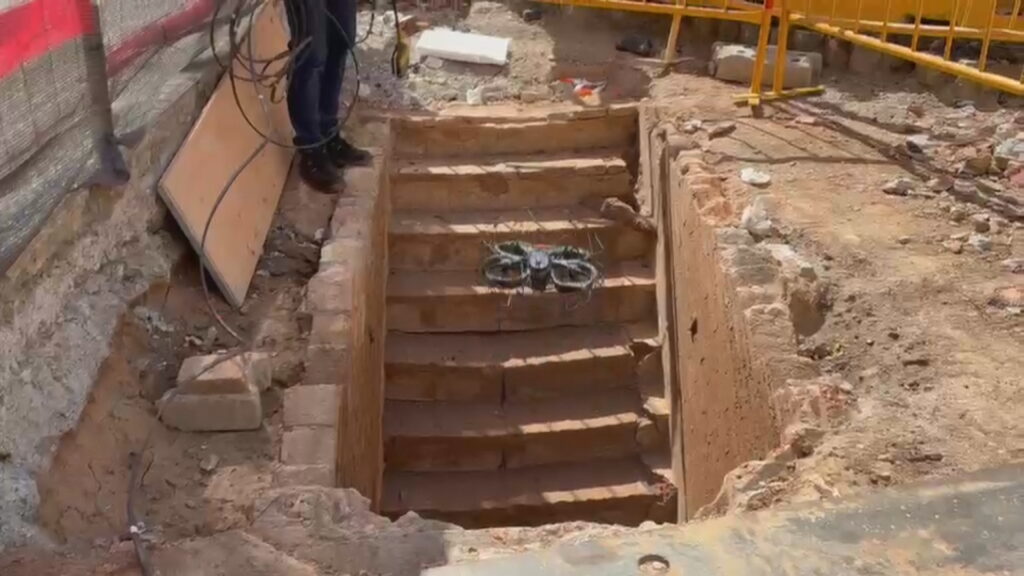 Els refugis d'Hostafrancs, sota la lupa d'un dron ja que poden condicionar les obres del carrer | arqueologia, Barris, Guerra Civil, obres, patrimoni