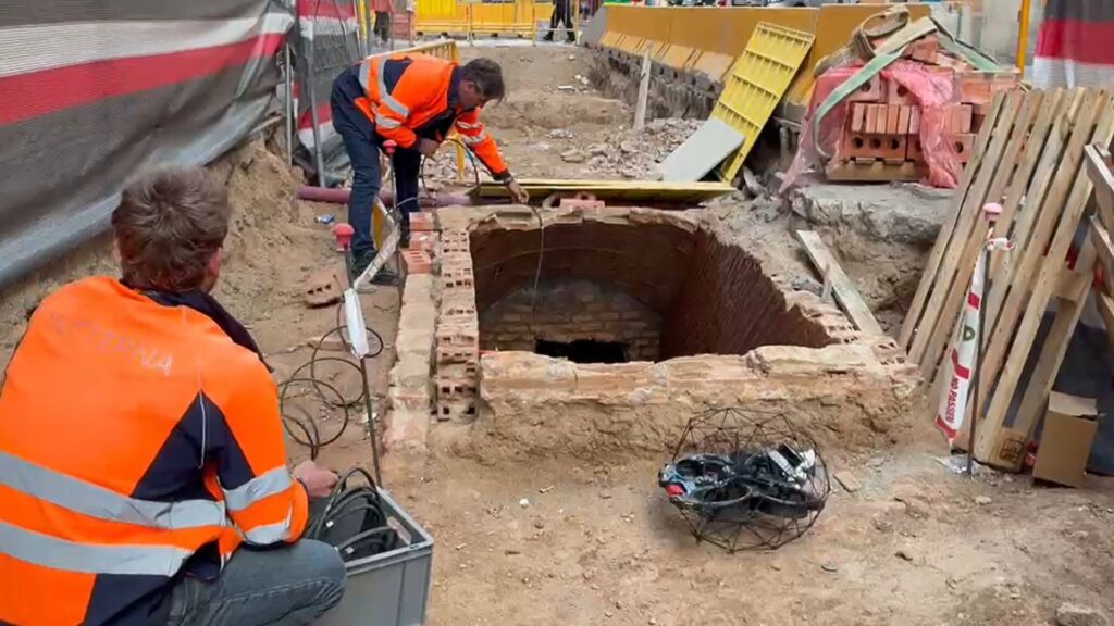 Els refugis d'Hostafrancs, sota la lupa d'un dron ja que poden condicionar les obres del carrer | arqueologia, Barris, Guerra Civil, obres, patrimoni