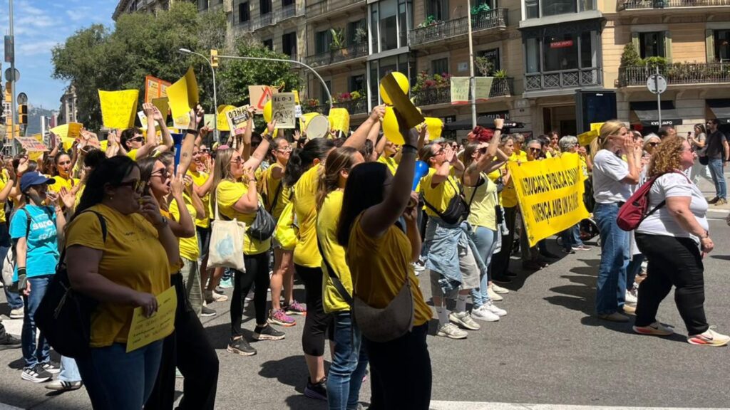La vaga d'Educació treu les escoles bressol al carrer: "Som el sector més maltractat del sistema" | Departament d'Educació, escoles bressol, manifestacions a Barcelona, sindicats, vaga