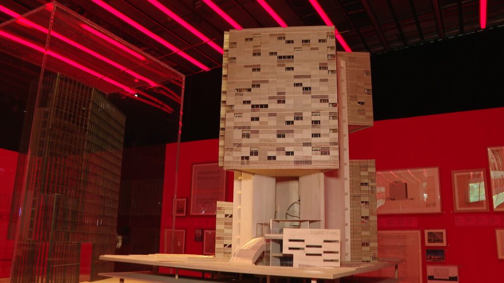 "Seny i rauxa" investiga els trets identificatius de l'arquitectura catalana | arquitectura, Disseny Hub Barcelona (DHUB), exposició