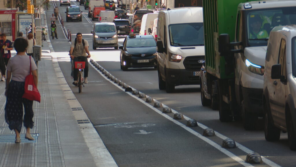 Denivell causat pel graó a la Via Laietana