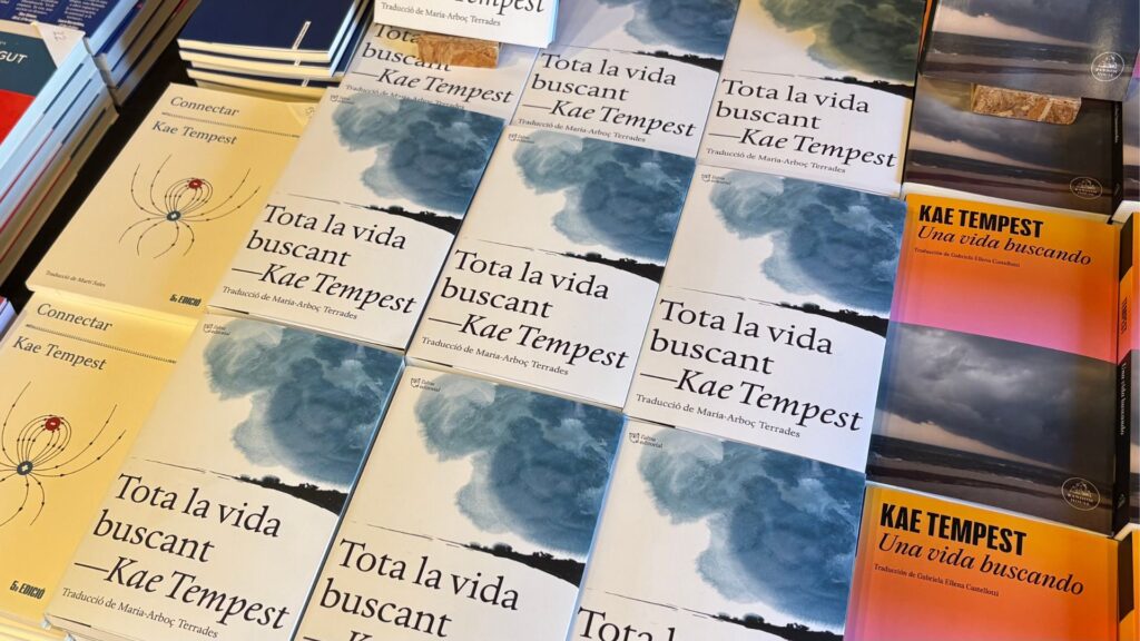Kae Tempest visita Barcelona per presentar ‘Tota la vida buscant’ | avinguda del Paral·lel, escriptors, llibre, llibres, novel·la