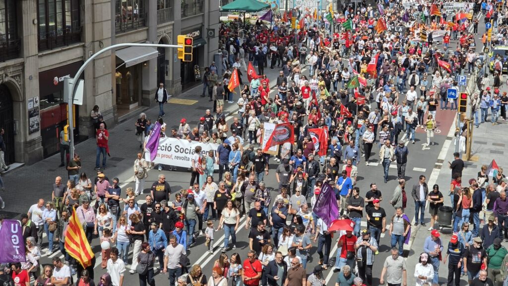 Milers de treballadors omplen la Via Laietana en la manifestació per l'1 de maig a Barcelona | CCOO, manifestacions a Barcelona, treballadors, UGT
