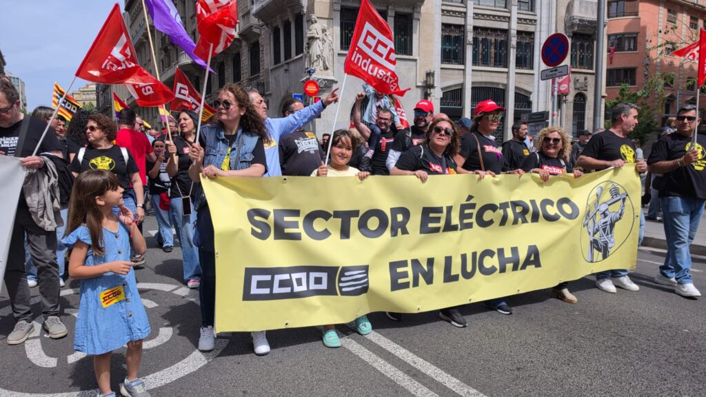 Milers de treballadors omplen la Via Laietana en la manifestació per l'1 de maig a Barcelona | CCOO, manifestacions a Barcelona, treballadors, UGT