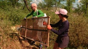 La recollida de residus ciutadana a Montjuïc topa amb la realitat del sensellarisme