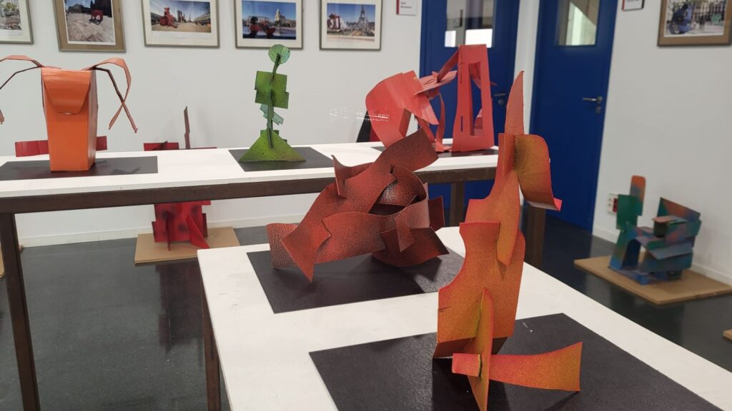 "Del pla a l'espai", una mostra feta per joves reclusos | Art, joves, presons
