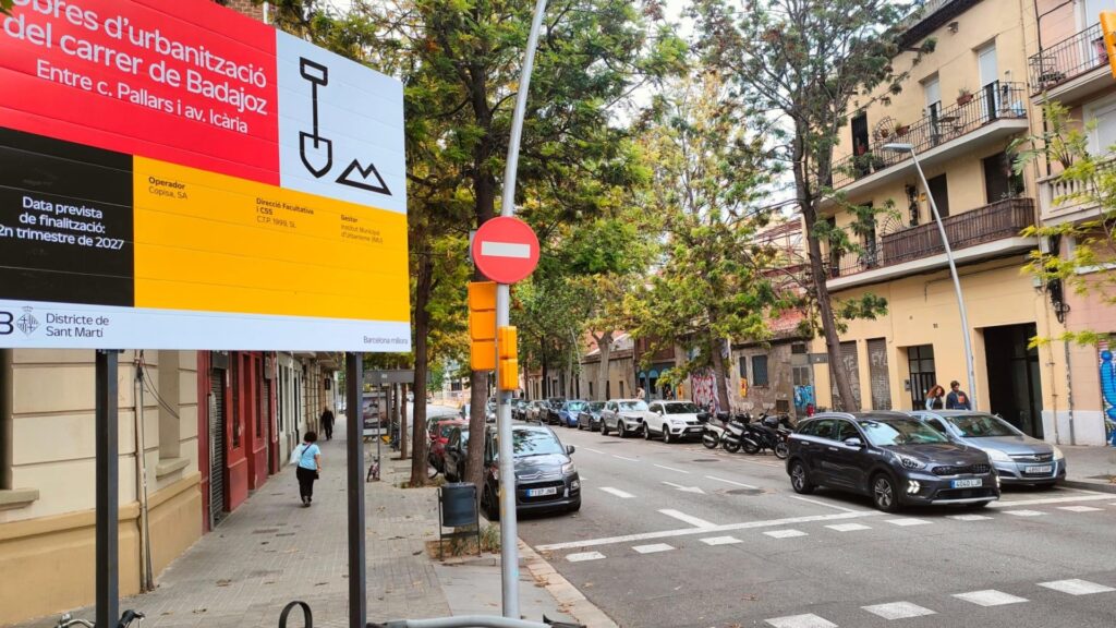 Comencen les obres d'urbanització al carrer de Badajoz per fer-hi més verd | Ajuntament de Barcelona, carril bici, obres