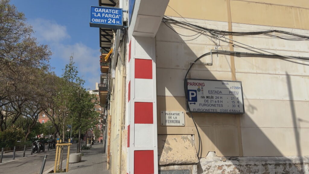 Ruta pels noms, plaques i curiositats urbanes de Sants, Hostafrancs i la Bordeta | carrers, via pública