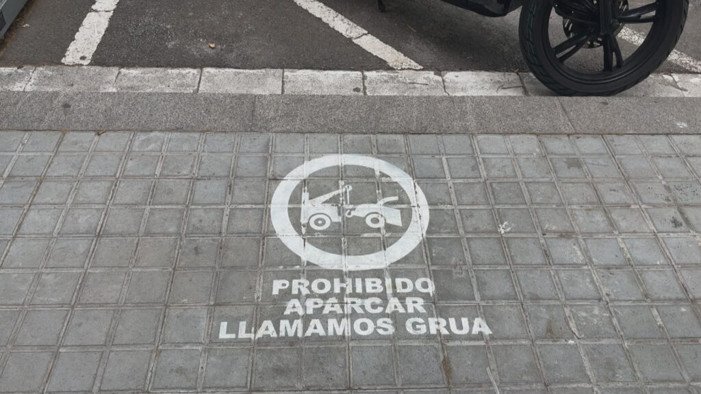 Ruta pels noms, plaques i curiositats urbanes de Sants, Hostafrancs i la Bordeta | carrers, via pública