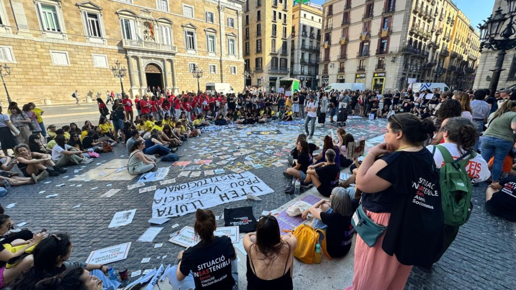protesta treballadors municipals pla&ccedil;a sant jaume vaga plenari maig 2026