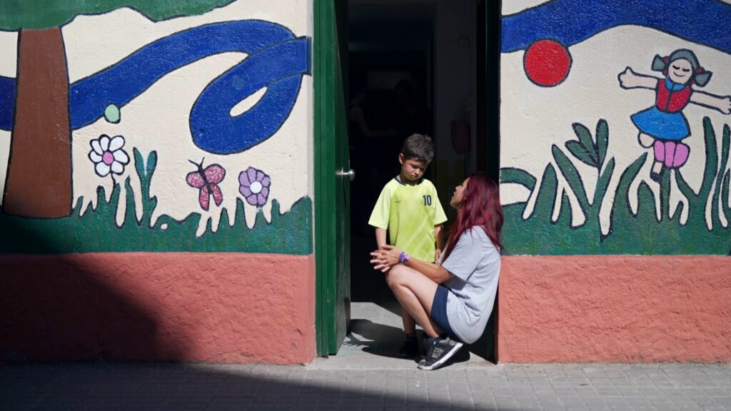 La discreta visita del papa al barri més humil de Badalona: "Va elogiar la tasca dels laics" | església catòlica, exclusió social, integració social, papa Lleó XIV