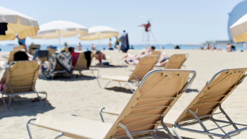 Set platges de Barcelona amb bandera blava el 2026: la ciutat suma un guardó més que l’any passat | mar, mar Mediterrani, platges, platja de la Mar Bella, platja del Bogatell