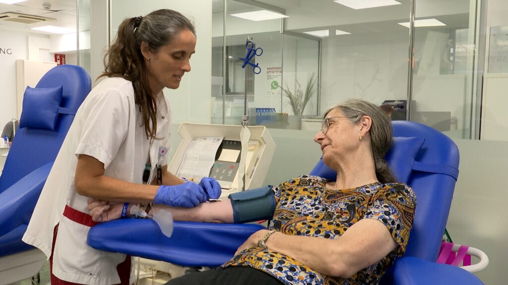 Teresa Orquín: "Vaig anar a donar sang amb la mare al tanatori" | artesania, Banc de Sang i Teixits, donacions de sang, famílies, immigració