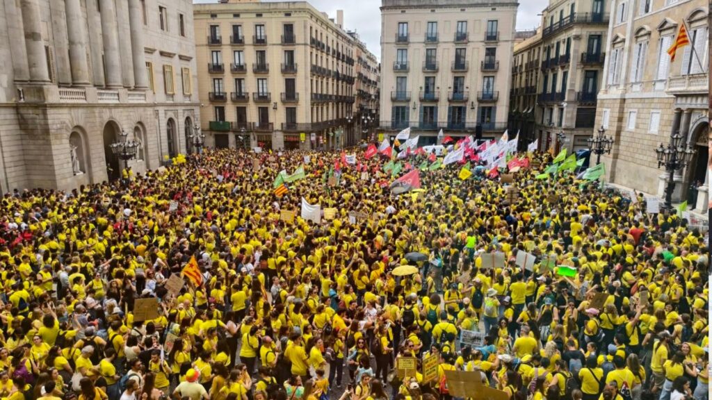 Els sindicats educatius creuen que la consulta estarà disputada: "No sabem què passarà" | CGT, Departament d'Educació, Generalitat de Catalunya, sindicats, USTEC, vagues