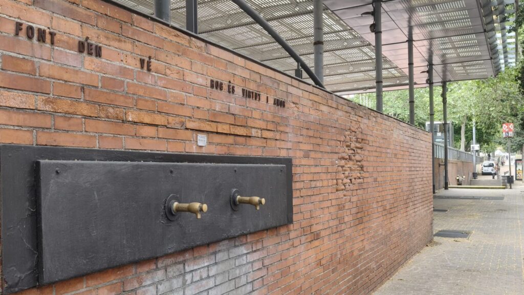Vandalitzat el monument a Josep Anselm Clavé de la via Júlia | Barris, incivisme, memòria històrica, patrimoni