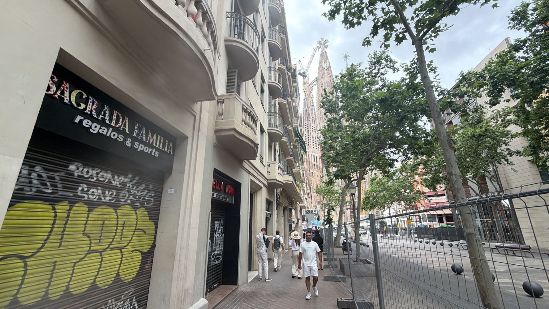 comerços tancats a la Sagrada Família per la visita del papa a Barcelona