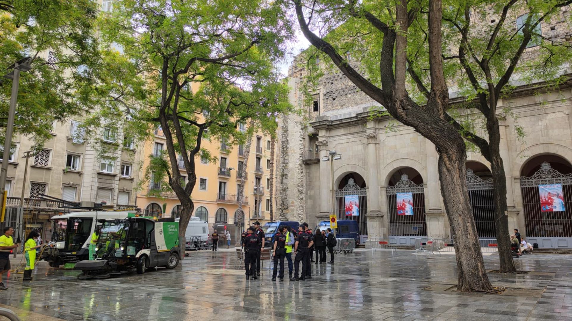 La benedicció de la torre de Jesús a la Sagrada Família corona la visita del papa Lleó XIV | Catedral de Barcelona, església catòlica, Estadi Olímpic Lluís Companys, papa Lleó XIV, trànsit, transport públic