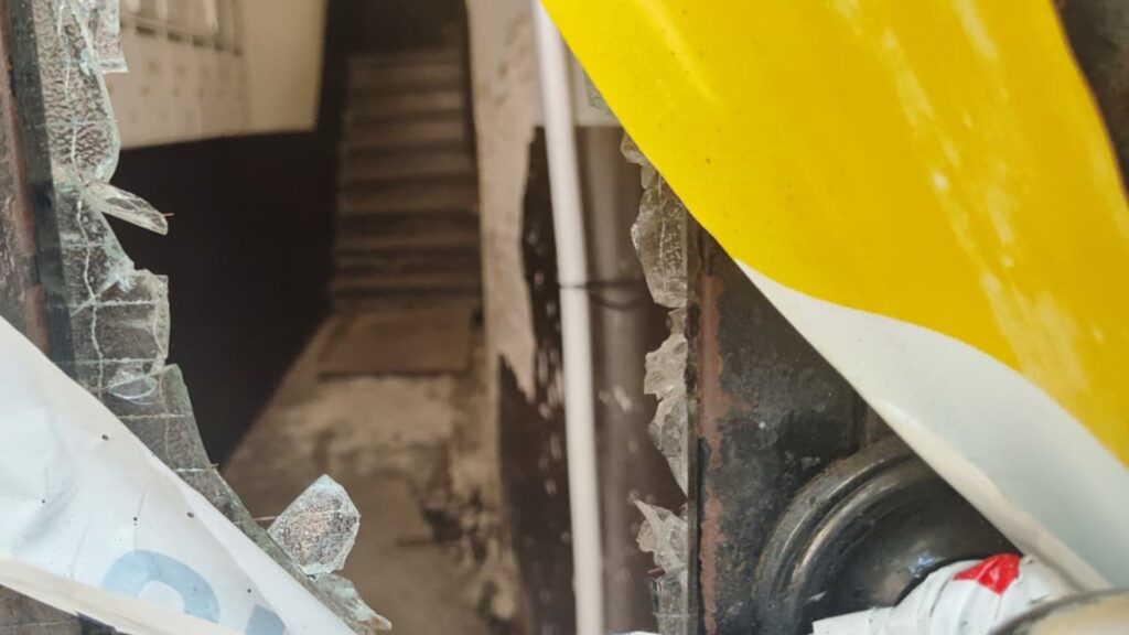 Una vintena de llogaters de Santa Caterina, obligats a marxar de casa pel mal estat de l'edifici | desallotjaments, especulació, queixes veïnals