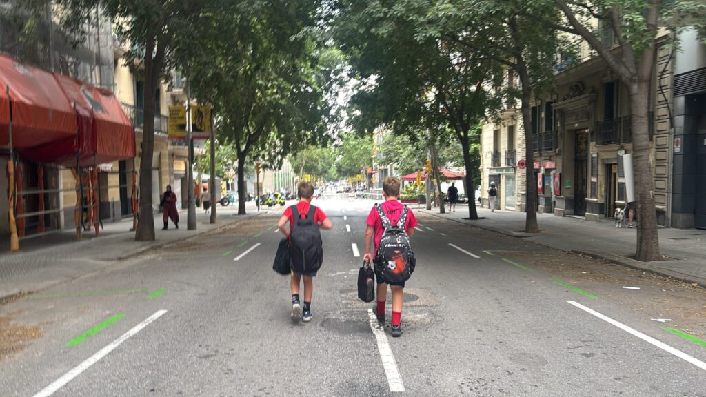 L'Eixample es blinda per la visita del papa amb carrers tallats i un gran desplegament policial | papa Lleó XIV, Sagrada Família, trànsit, transport públic