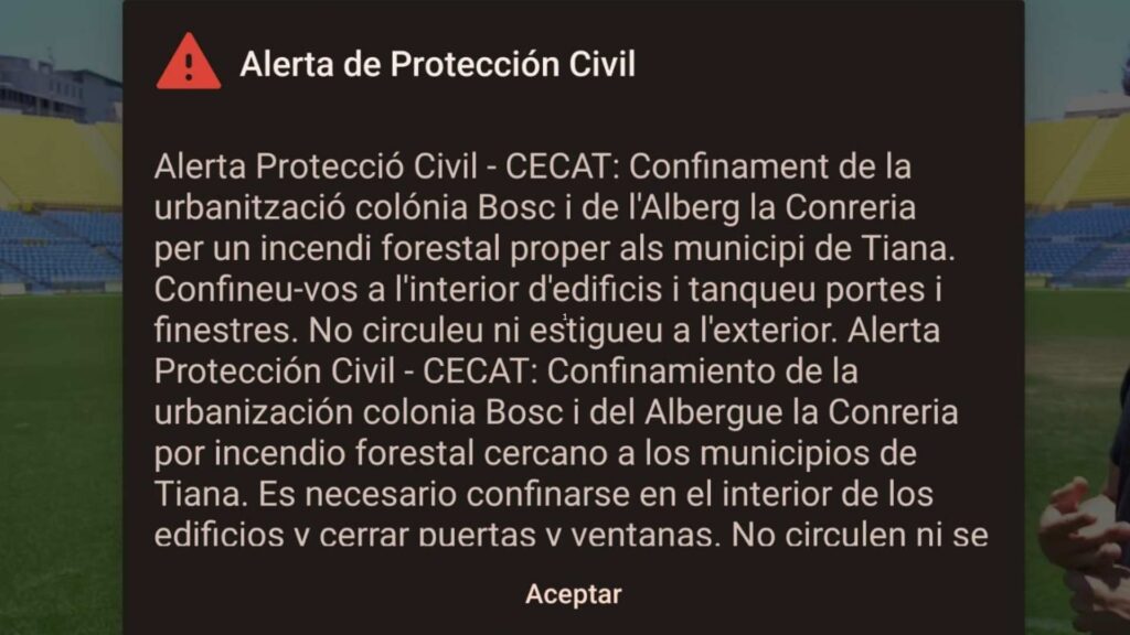 Un incendi a la serralada de Marina genera una columna de fum, visible des de Barcelona | Bombers de la Generalitat, Incendis, incendis forestals