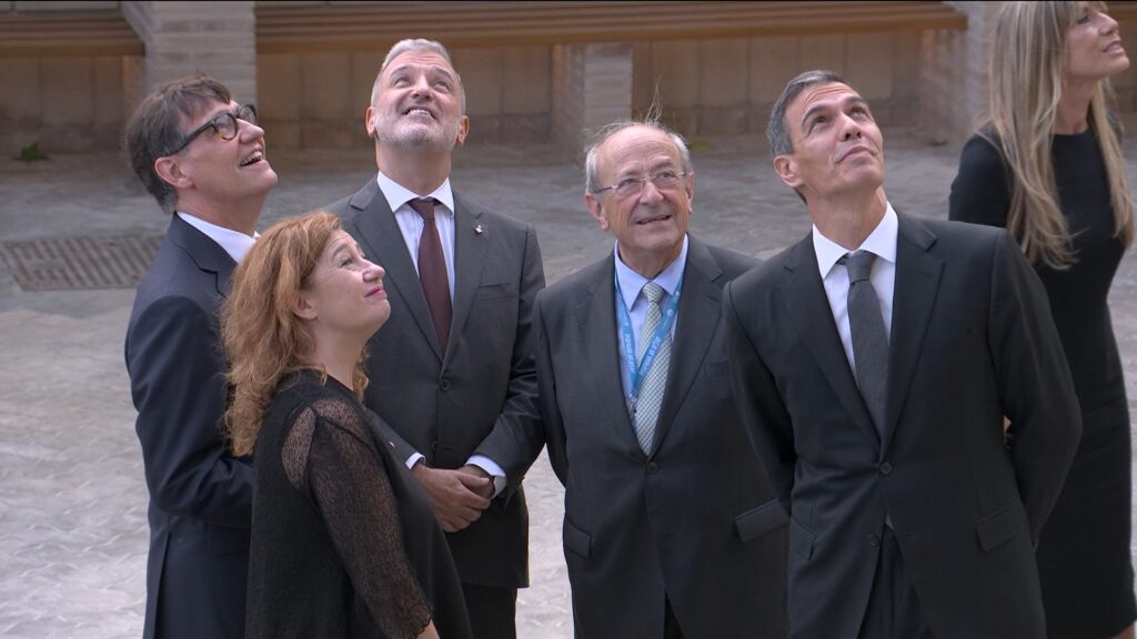 La benedicció de la torre de Jesús a la Sagrada Família corona la visita del papa Lleó XIV | Catedral de Barcelona, església catòlica, Estadi Olímpic Lluís Companys, papa Lleó XIV, trànsit, transport públic