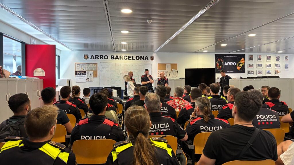 13 detinguts i 254 persones identificades en un dispositiu a Barcelona contra les armes de foc | armes, Guàrdia Urbana, Mossos d'Esquadra