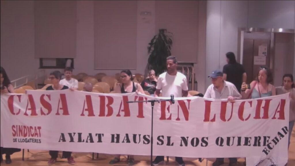 13 famílies del Raval, en lluita per quedar-se als seus pisos de lloguer al carrer Sant Antoni Abat | desnonaments, lloguer, Sindicat de Llogaters