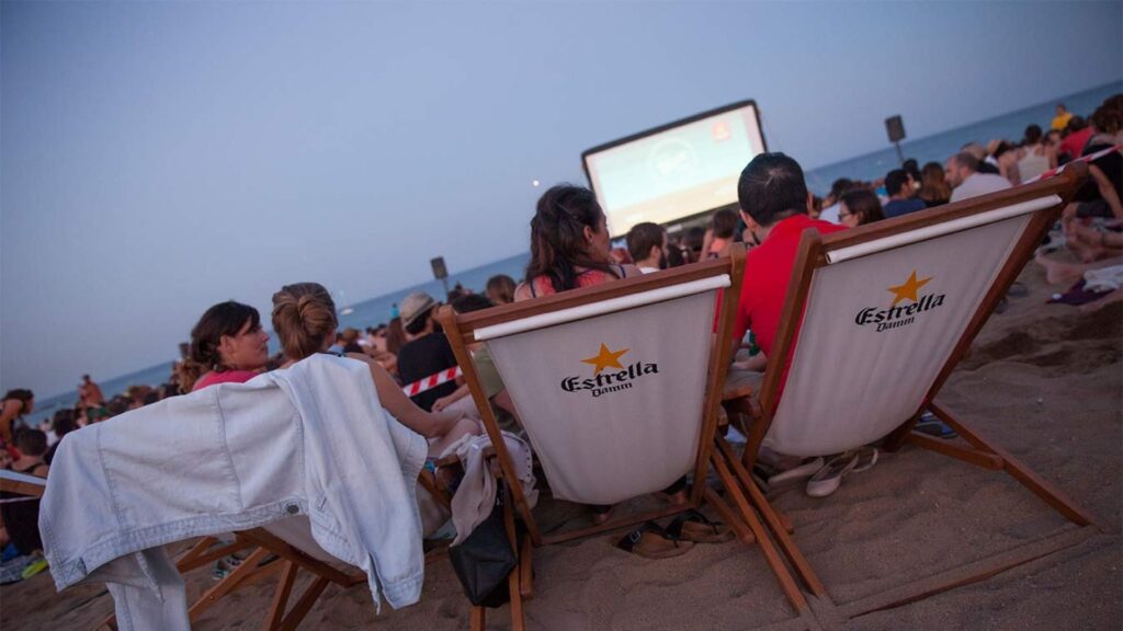On veure cinema a la fresca a Barcelona? Totes les propostes per a aquest estiu 2026 | agenda del cap de setmana, cine, estiu