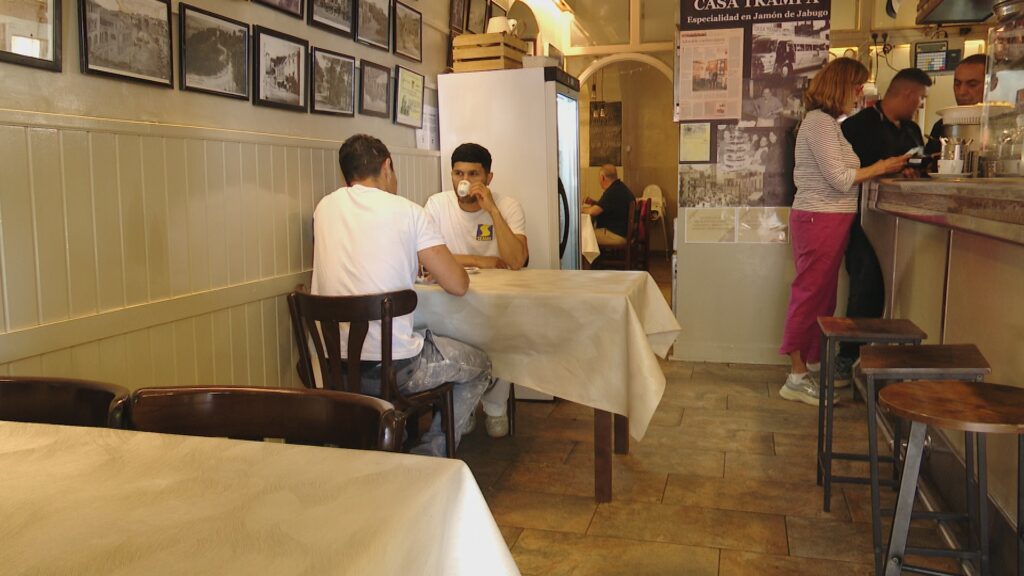 Negocis de Vallvidrera agonitzen amb les restriccions per la pesta porcina: "Haurem de tancar" | Barris, botigues, Collserola, Parc Natural de Collserola, Pesta porcina