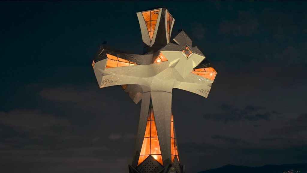 Culmina la visita del papa a Barcelona: acte inaugural de la torre de Jesús a la Sagrada Família | Catedral de Barcelona, església catòlica, Estadi Olímpic Lluís Companys, papa Lleó XIV, trànsit, transport públic