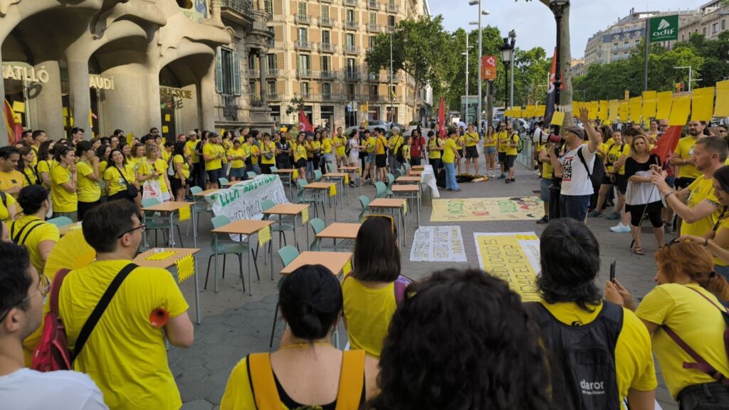 protesta sindicats educació Casa Batlló
