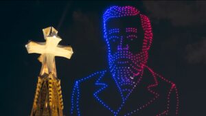 Així ha estat l’acte inaugural de la torre de Jesús de la Sagrada Família que ha enlluernat el món
