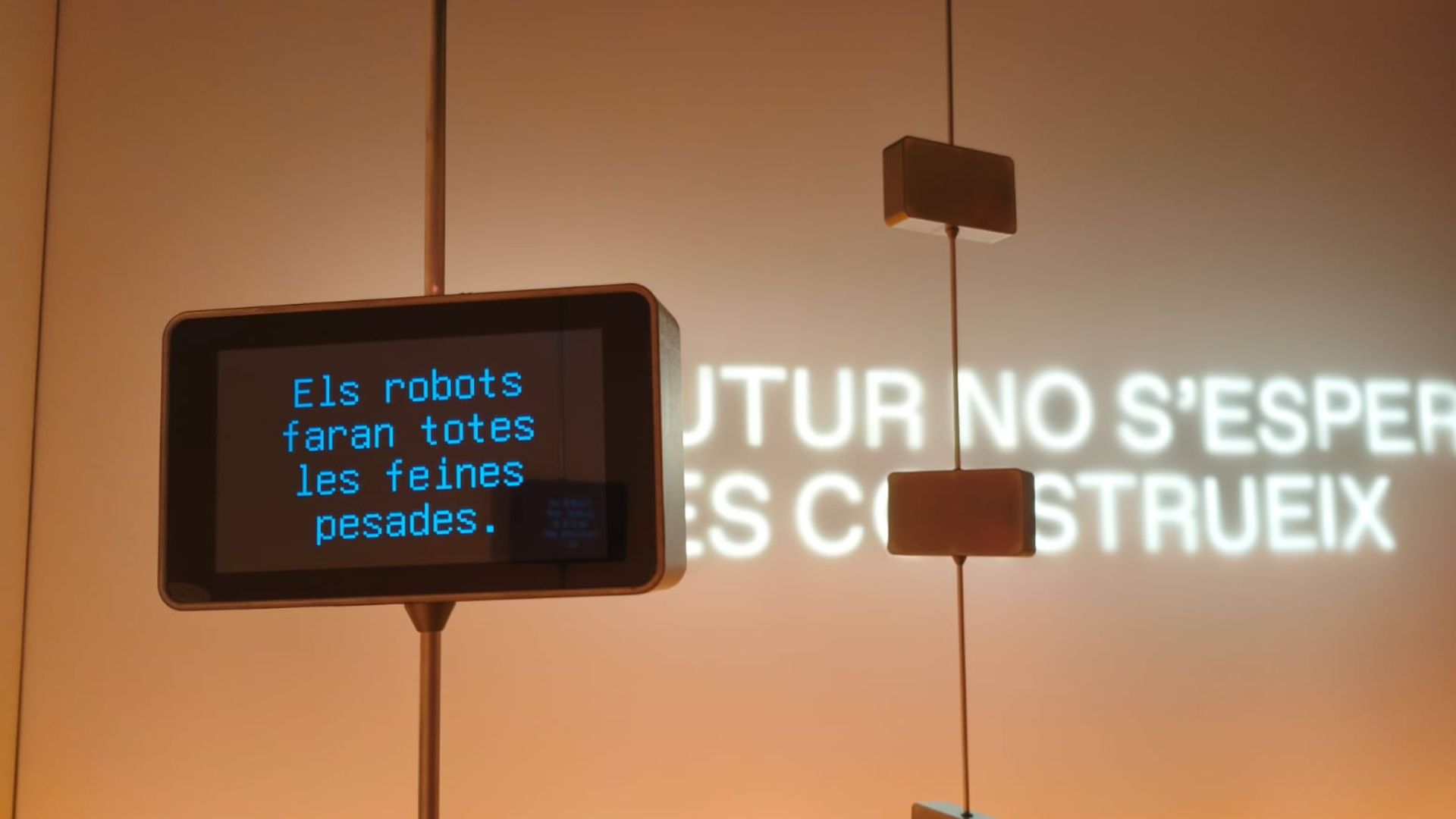 Més de 17.800 persones ja han visitat l'exposició "Tecnologia [in]visible", al Palau Robert | exposició, Mobile World Capital, Mobile World Congress, noves tecnologies, Palau Robert, tecnologia
