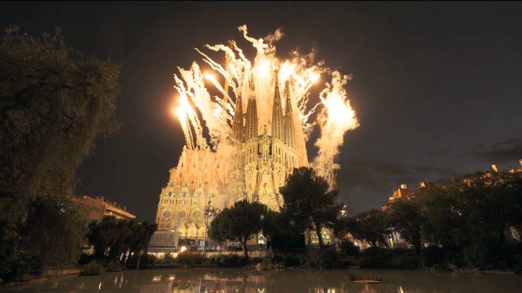 Així ha estat l'acte inaugural de la torre de Jesús de la Sagrada Família que ha enlluernat el món | església catòlica, papa Lleó XIV, Sagrada Família