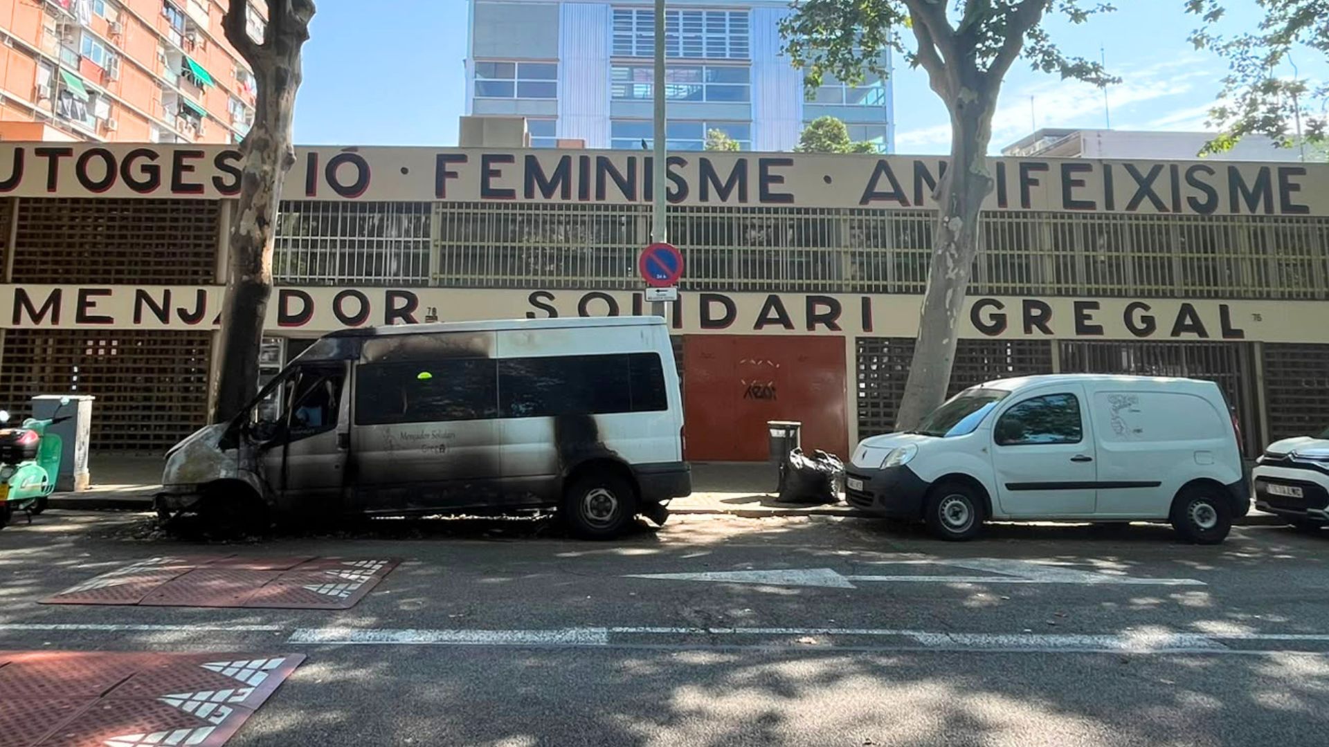 El Menjador Solidari Gregal denuncia atacs feixistes: "Ens han cremat la furgoneta" | entitats, feixisme, solidaritat