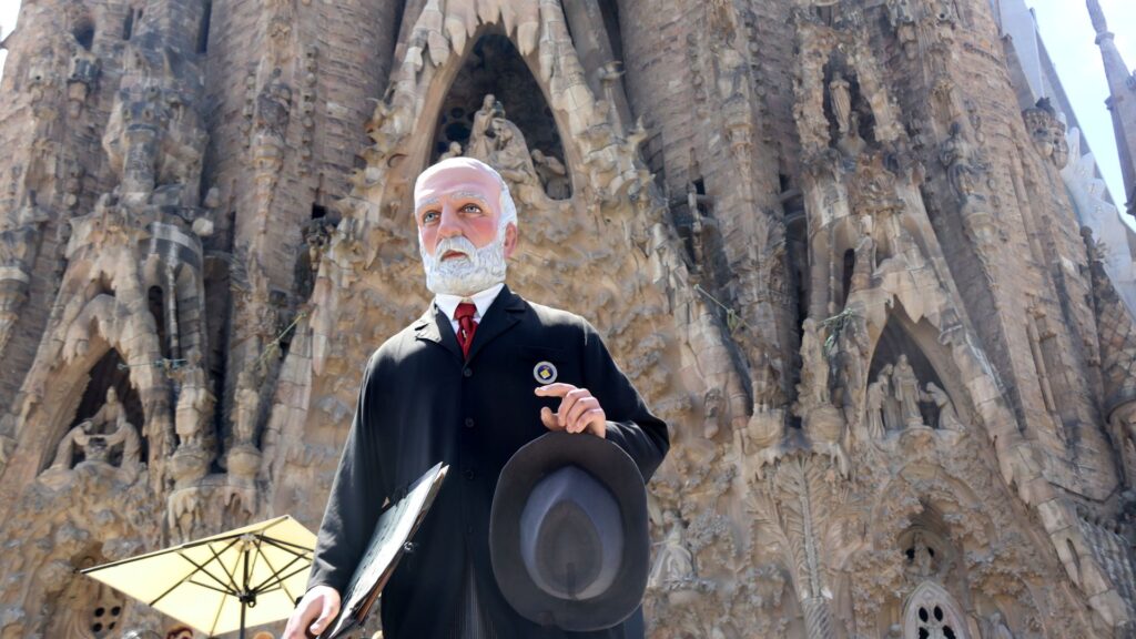 cercavila gegants Sagrada Fam&iacute;lia gegant&oacute; Gaud&iacute;