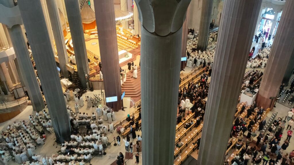 La benedicció de la torre de Jesús a la Sagrada Família corona la visita del papa Lleó XIV | Catedral de Barcelona, església catòlica, Estadi Olímpic Lluís Companys, papa Lleó XIV, trànsit, transport públic
