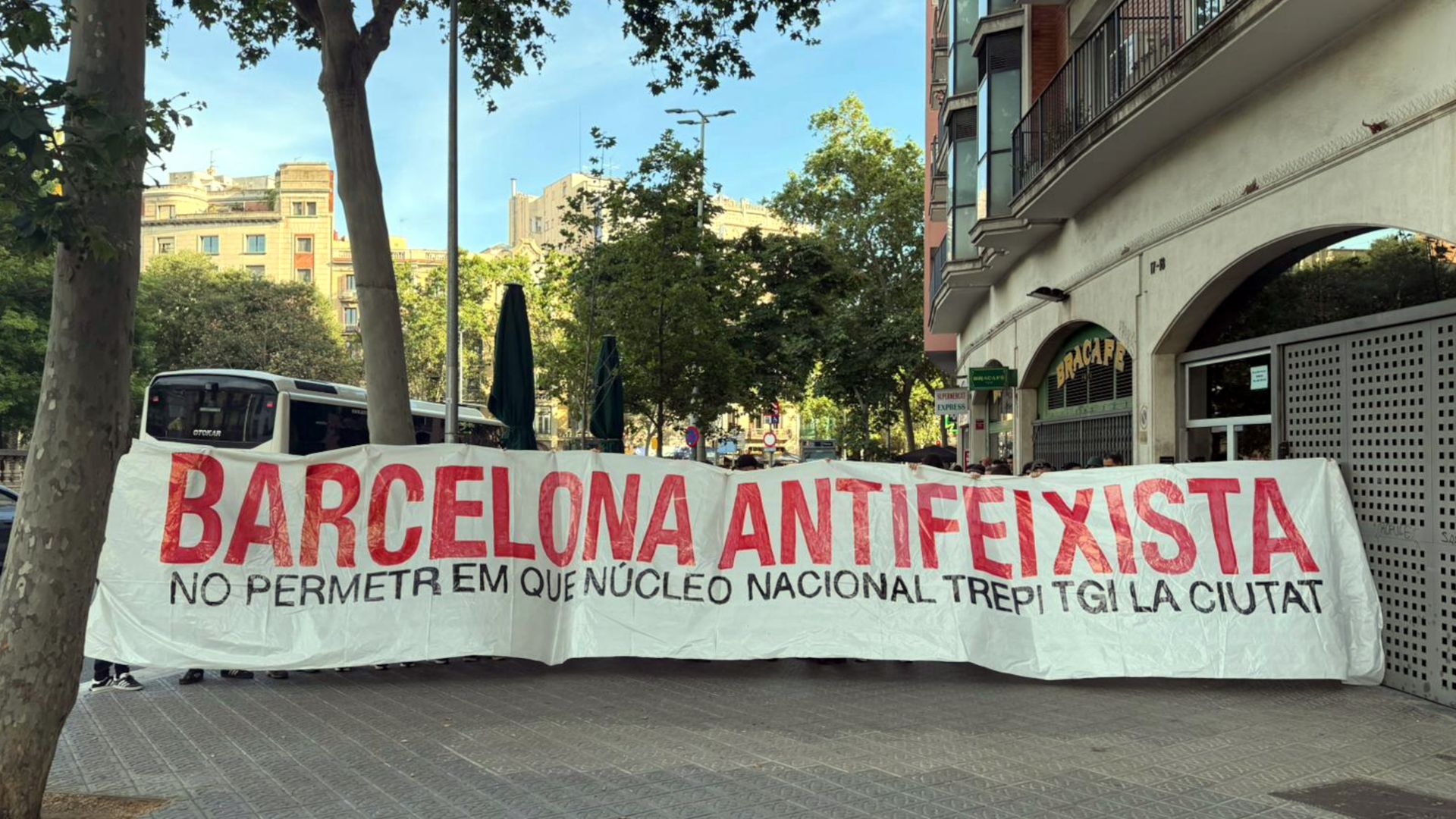 pancarta antifeixista Barcelona