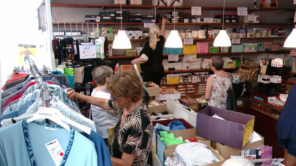Adeu a la Merceria Tarragona, 109 anys cosint la història de Gràcia | botiga, botigues centenàries, Establiment emblemàtic, moda