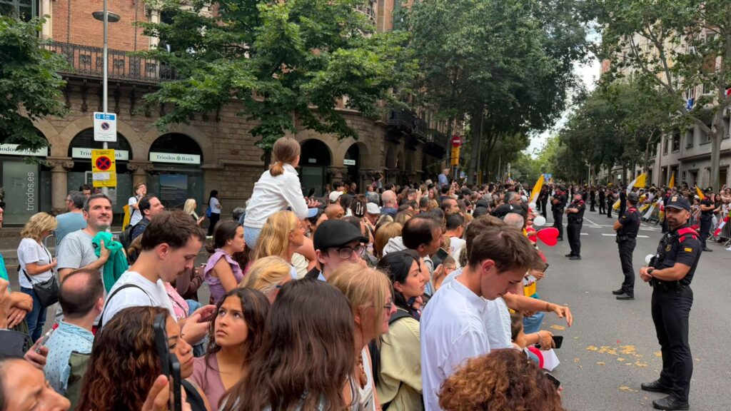 La benedicció de la torre de Jesús a la Sagrada Família corona la visita del papa Lleó XIV | Catedral de Barcelona, església catòlica, Estadi Olímpic Lluís Companys, papa Lleó XIV, trànsit, transport públic