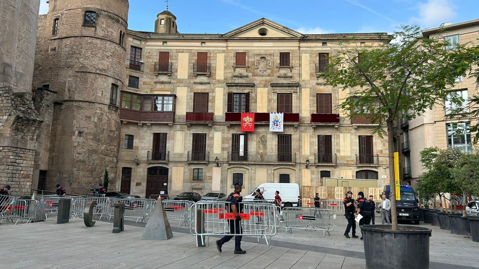 dispositiu seguretat entorn Catedral per la visita del papa a Barcelona