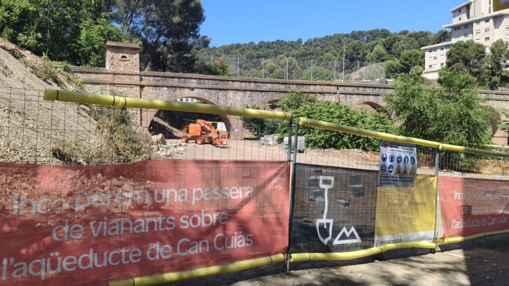 Comença la transformació en pont per a vianants de l'aqüeducte de Can Cuiàs | Barris, obres, patrimoni