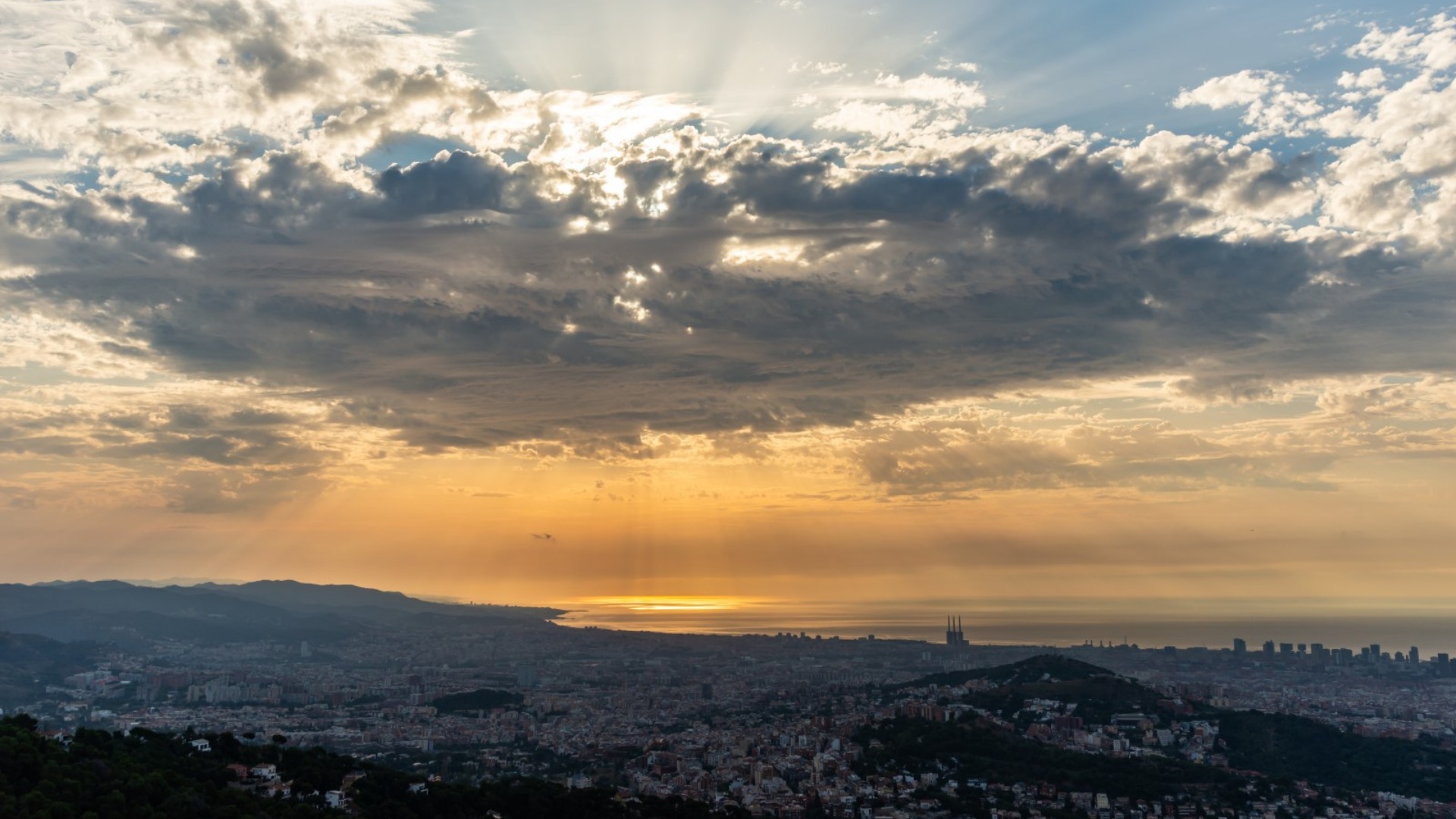Sortida del sol d'aquest dilluns, 29 de juny, des de l'Observatori Fabra - RACAB
