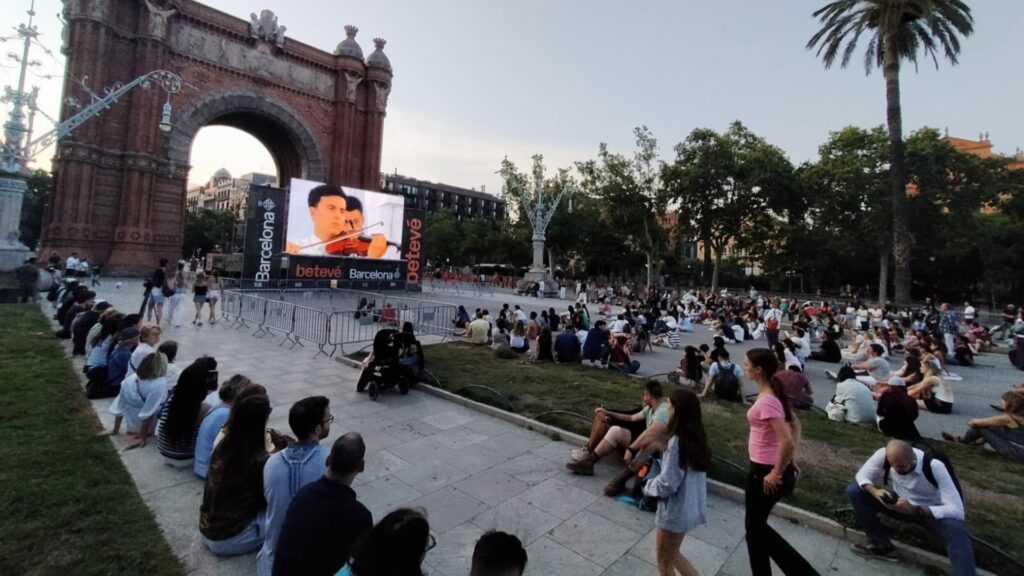 pantalla betevé Arc de Triomf